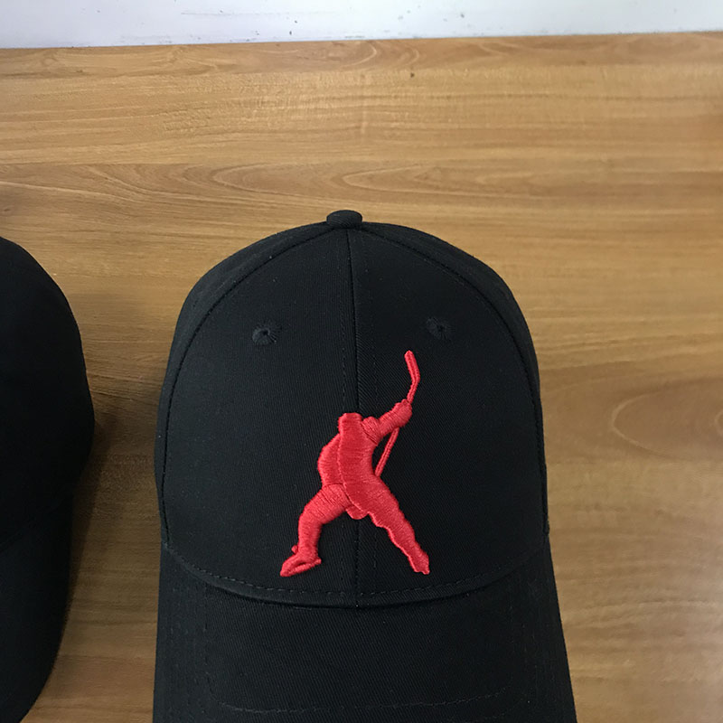 Cap black red hockeyplayer