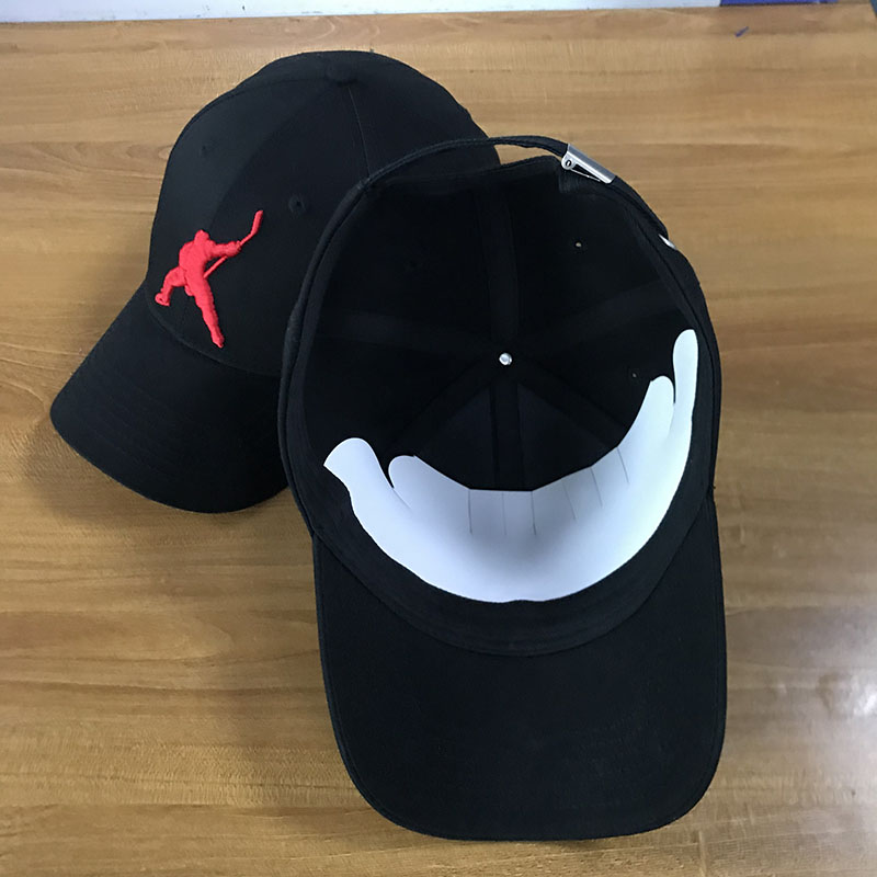 Cap black red hockeyplayer