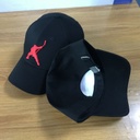 Cap black red hockeyplayer
