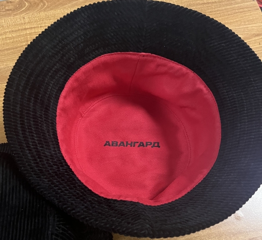 HC Avangard panama is black